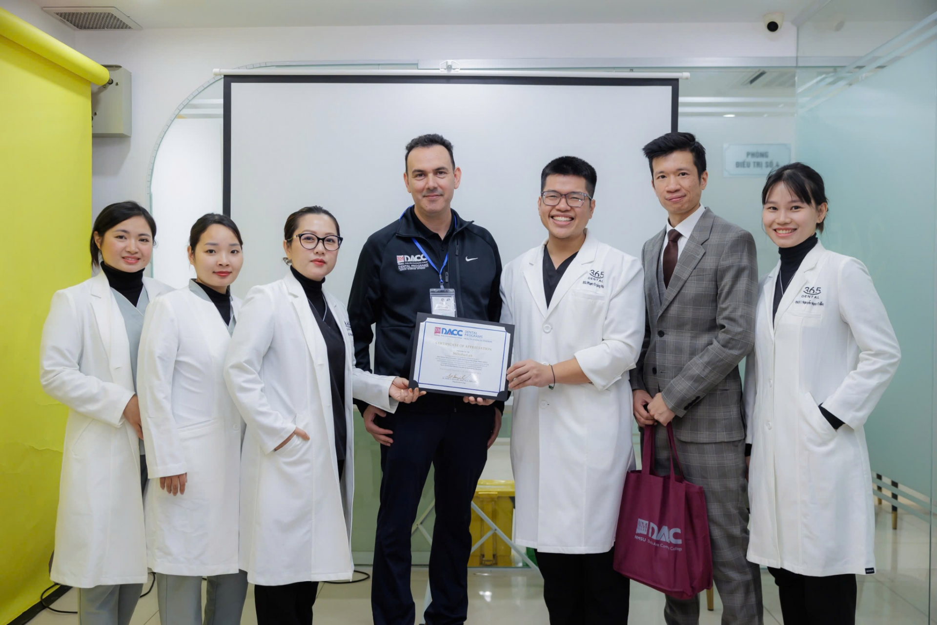 Nha khoa Dental 365 chào đón đoàn Đại học New Mexico, thắt chặt hợp tác quốc tế trong lĩnh vực nha khoa