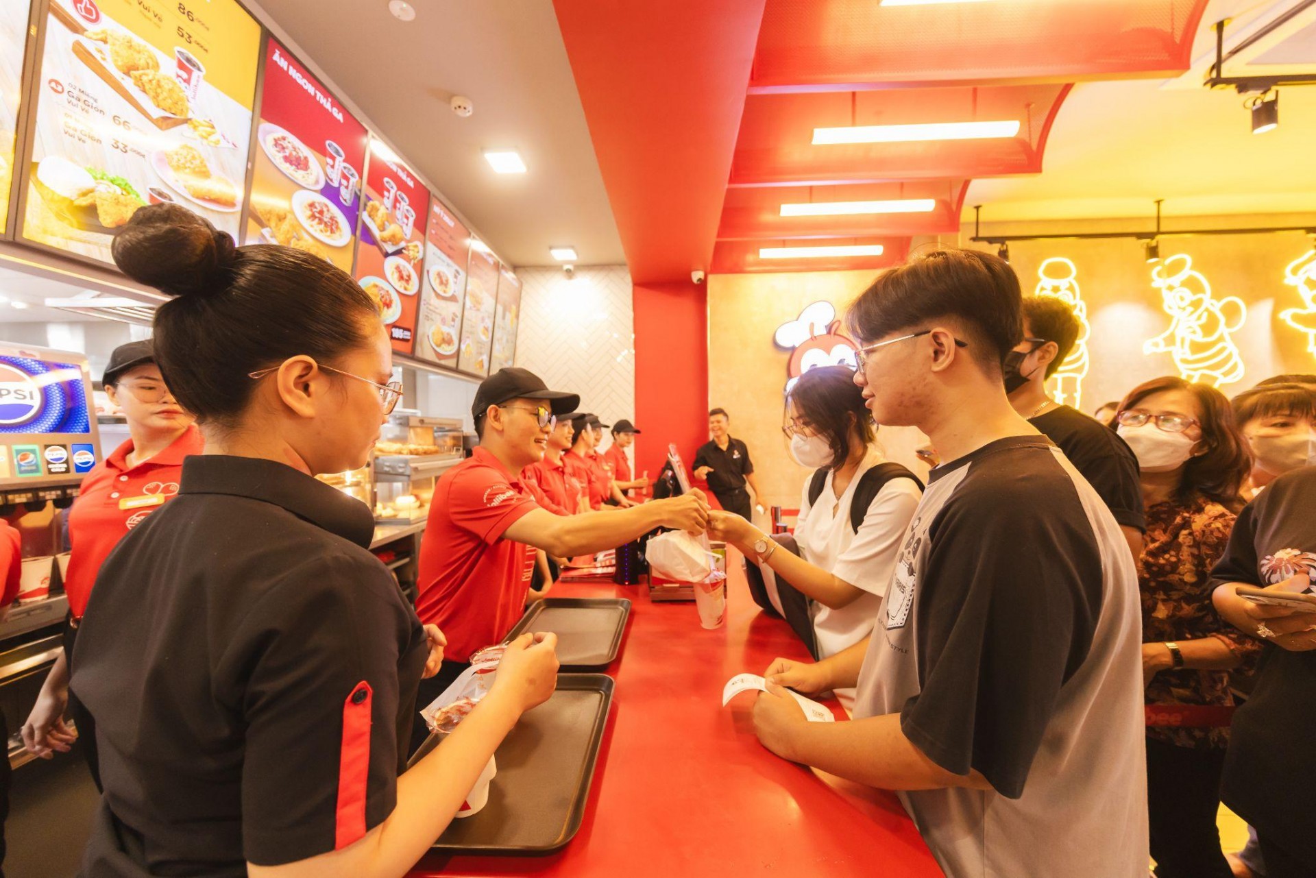 Jollibee hướng đến mục tiêu trở thành Chuỗi nhà hàng thức ăn nhanh được yêu thích nhất Việt Nam