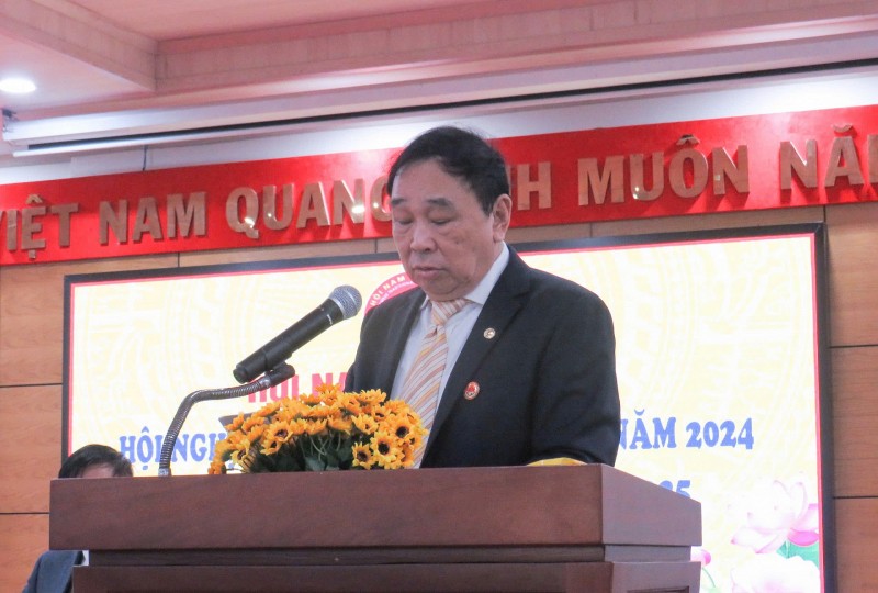 TTND.GS.TS Trương Việt Bình - Chủ tịch Hội Nam y Việt Nam phát biểu tại hội nghị.