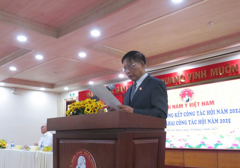 Lương y Đỗ Sơn Hà - Tổng Thư ký Hội Nam y Việt Nam phát biểu tại hội nghị.