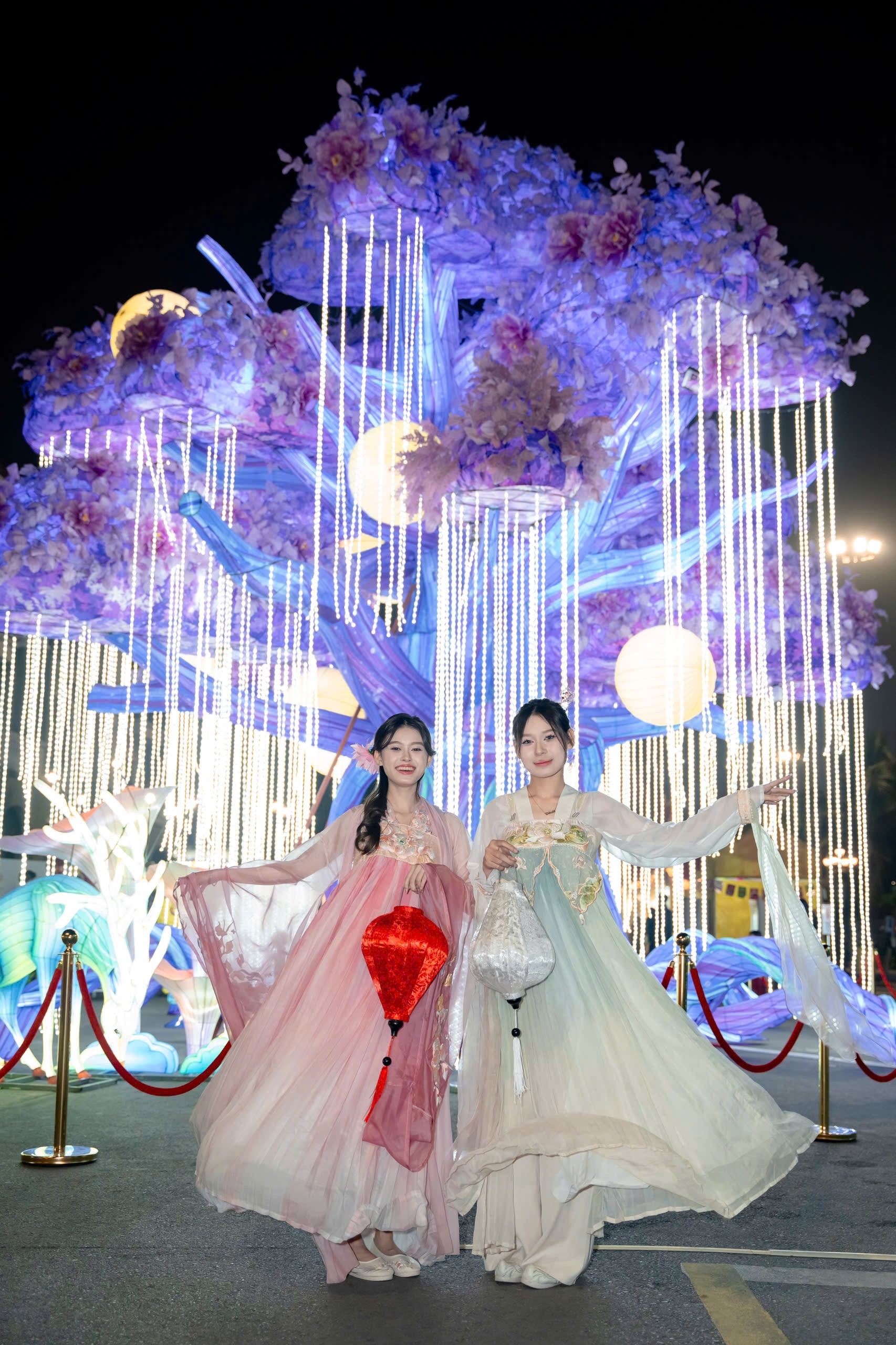 Top 5 “kiệt tác ánh sáng” nhất định phải check-in tại lễ hội đèn lồng lớn nhất Việt Nam