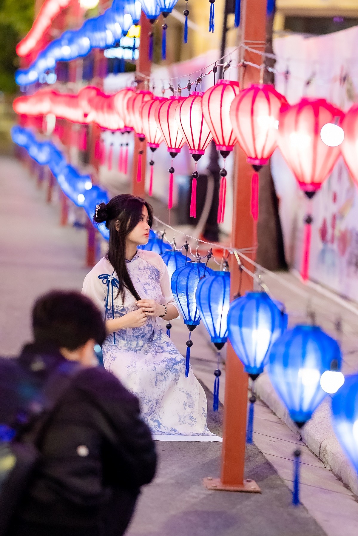 Ngày đầu năm mới, biển người váy áo xúng xính check-in Lễ hội Xuân lớn nhất Việt Nam