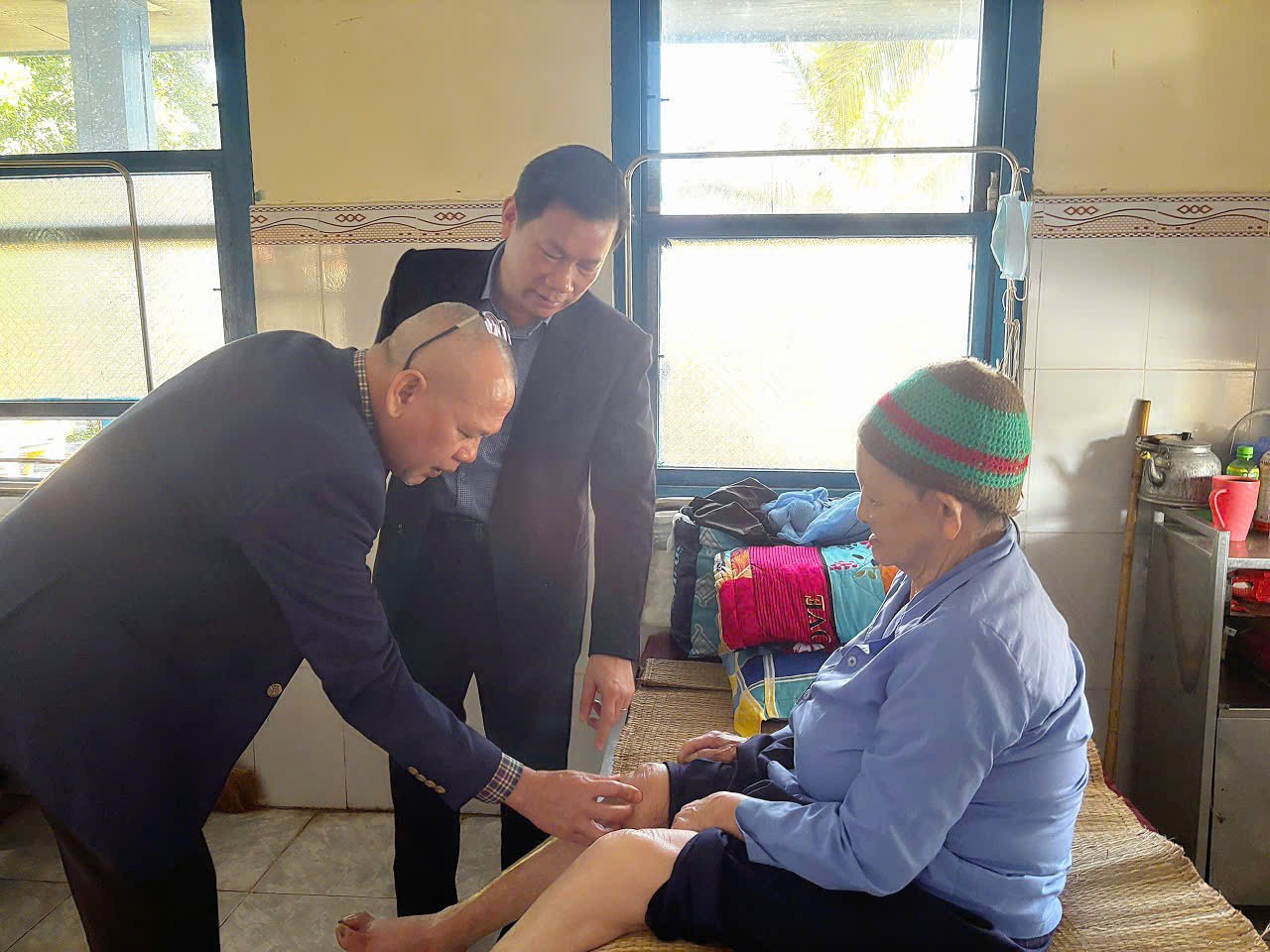 Ngành Y tế tỉnh Đắk Lắk quan tâm, hỗ trợ, xoa dịu nỗi đau của những người bệnh phong Ngành Y tế tỉnh Đắk Lắk quan tâm, hỗ trợ, xoa dịu nỗi đau của những người bệnh phong