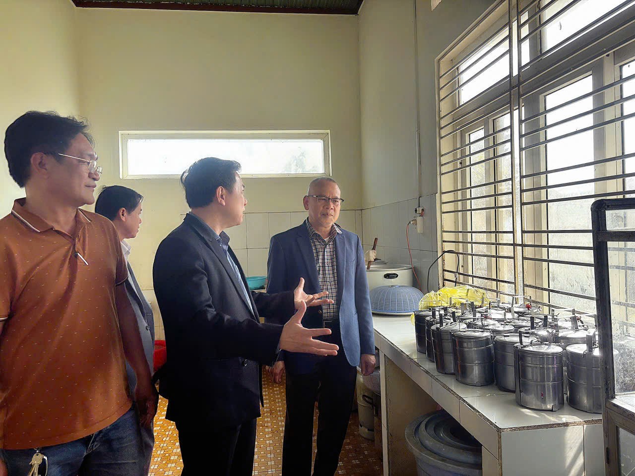 Ngành Y tế tỉnh Đắk Lắk quan tâm, hỗ trợ, xoa dịu nỗi đau của những người bệnh phong Ngành Y tế tỉnh Đắk Lắk quan tâm, hỗ trợ, xoa dịu nỗi đau của những người bệnh phong