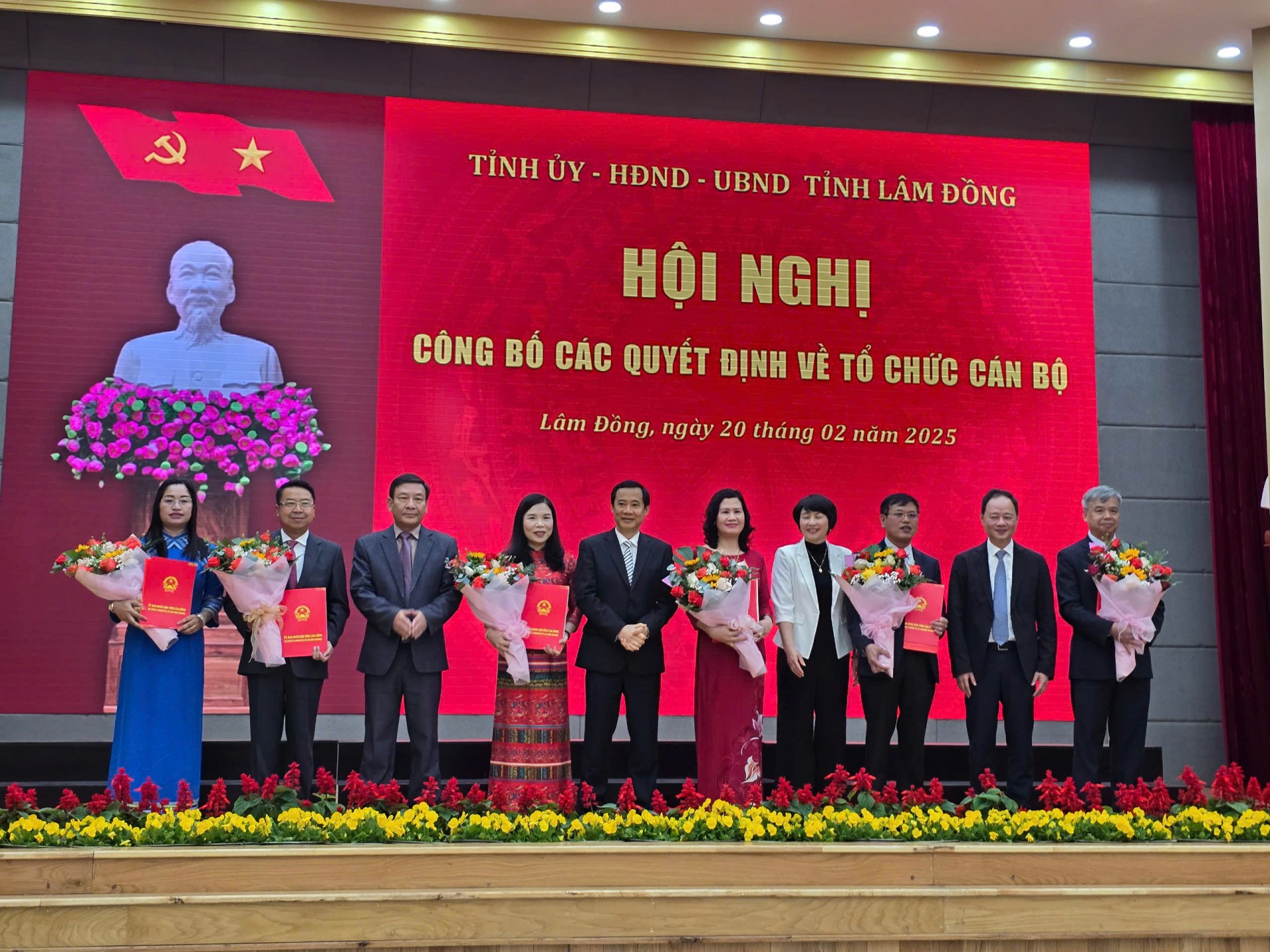 Lâm Đồng: bổ nhiệm 6 giám đốc và 24 phó giám đốc sở