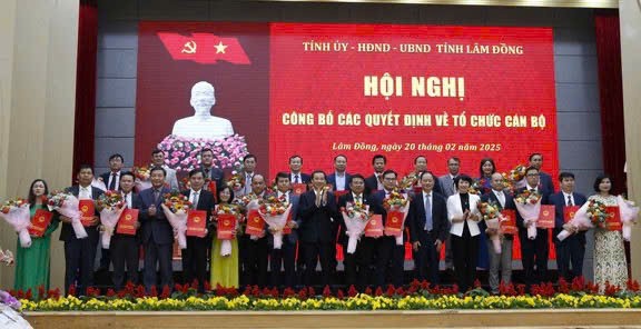 Lâm Đồng: bổ nhiệm 6 giám đốc và 24 phó giám đốc sở