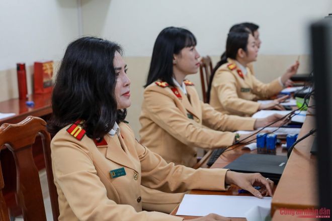 Hà Nội: Thủ tục cấp đổi giấy phép lái xe nhanh gọn, người dân hài lòng