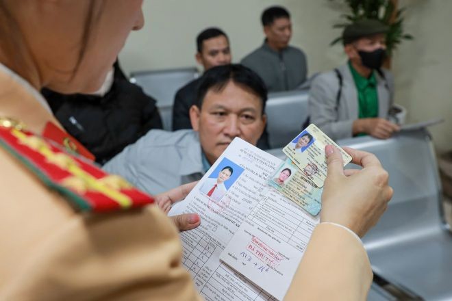 Hà Nội: Thủ tục cấp đổi giấy phép lái xe nhanh gọn, người dân hài lòng