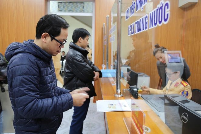 Hà Nội: Thủ tục cấp đổi giấy phép lái xe nhanh gọn, người dân hài lòng