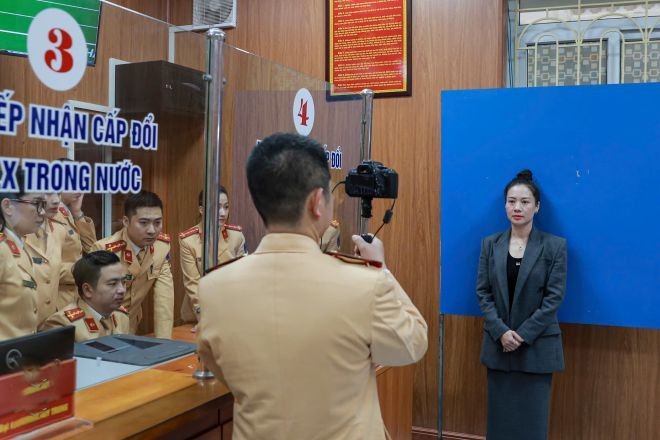 Hà Nội: Thủ tục cấp đổi giấy phép lái xe nhanh gọn, người dân hài lòng