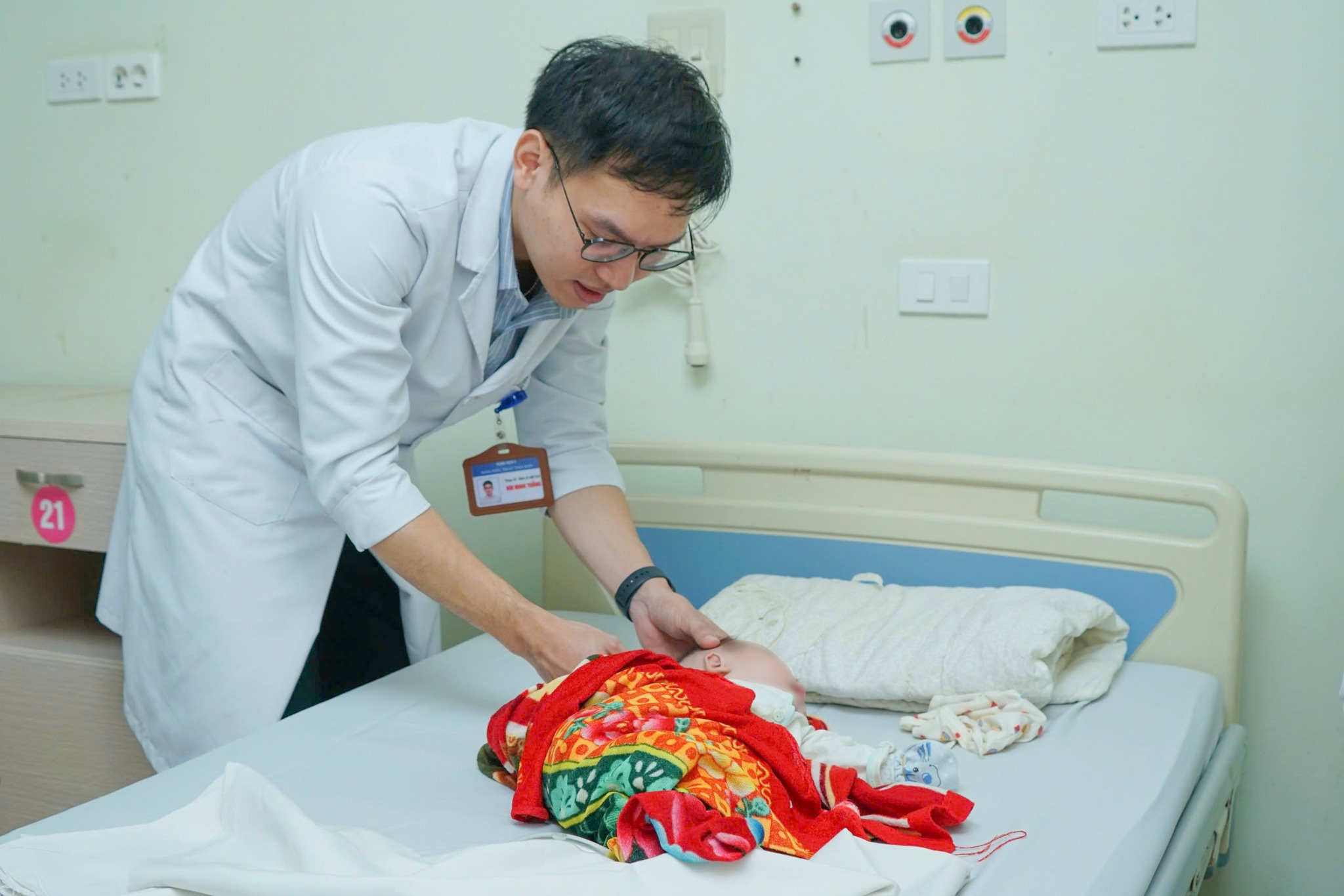 Cứu sống trẻ sơ sinh mắc dị tật bẩm sinh phức tạp