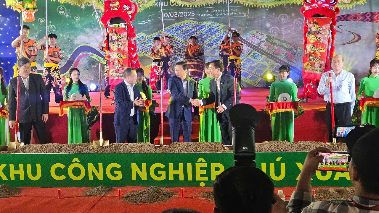 Đắk Lắk: Động thổ dự án đầu tư xây dựng và kinh doanh kết cấu hạ tầng Khu công nghiệp Phú Xuân Đắk Lắk: Động thổ dự án đầu tư xây dựng và kinh doanh kết cấu hạ tầng Khu công nghiệp Phú Xuân