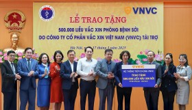VNVC trao tặng 500.000 liều vắc xin sởi hỗ trợ công tác phòng chống dịch bệnh