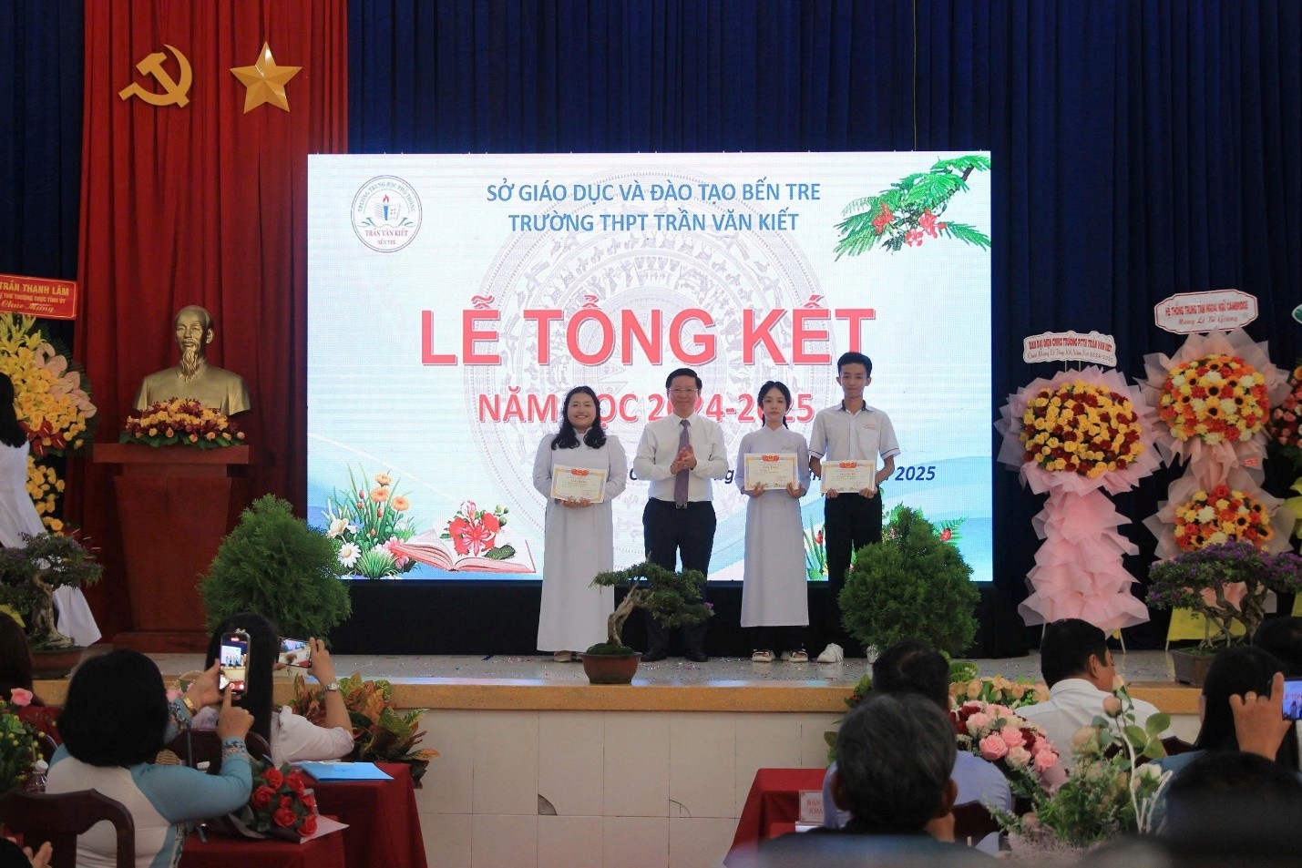 Trường THPT Trần Văn Kiết: Đẩy mạnh Phát triển giáo dục toàn diện nâng cao chất lượng đào tạo Trường THPT Trần Văn Kiết: Đẩy mạnh Phát triển giáo dục toàn diện nâng cao chất lượng đào tạo