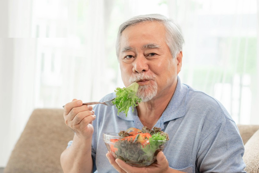 Người lớn tuổi có nên giảm cân không?