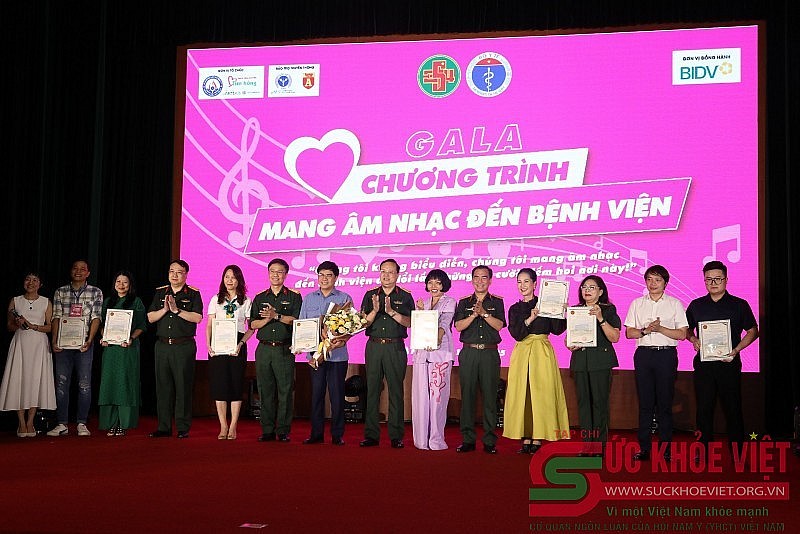 Giai điệu yêu thương giữa lòng Bệnh viện Quân y 354: “Mang âm nhạc đến Bệnh viện” số 220 chạm tới trái tim