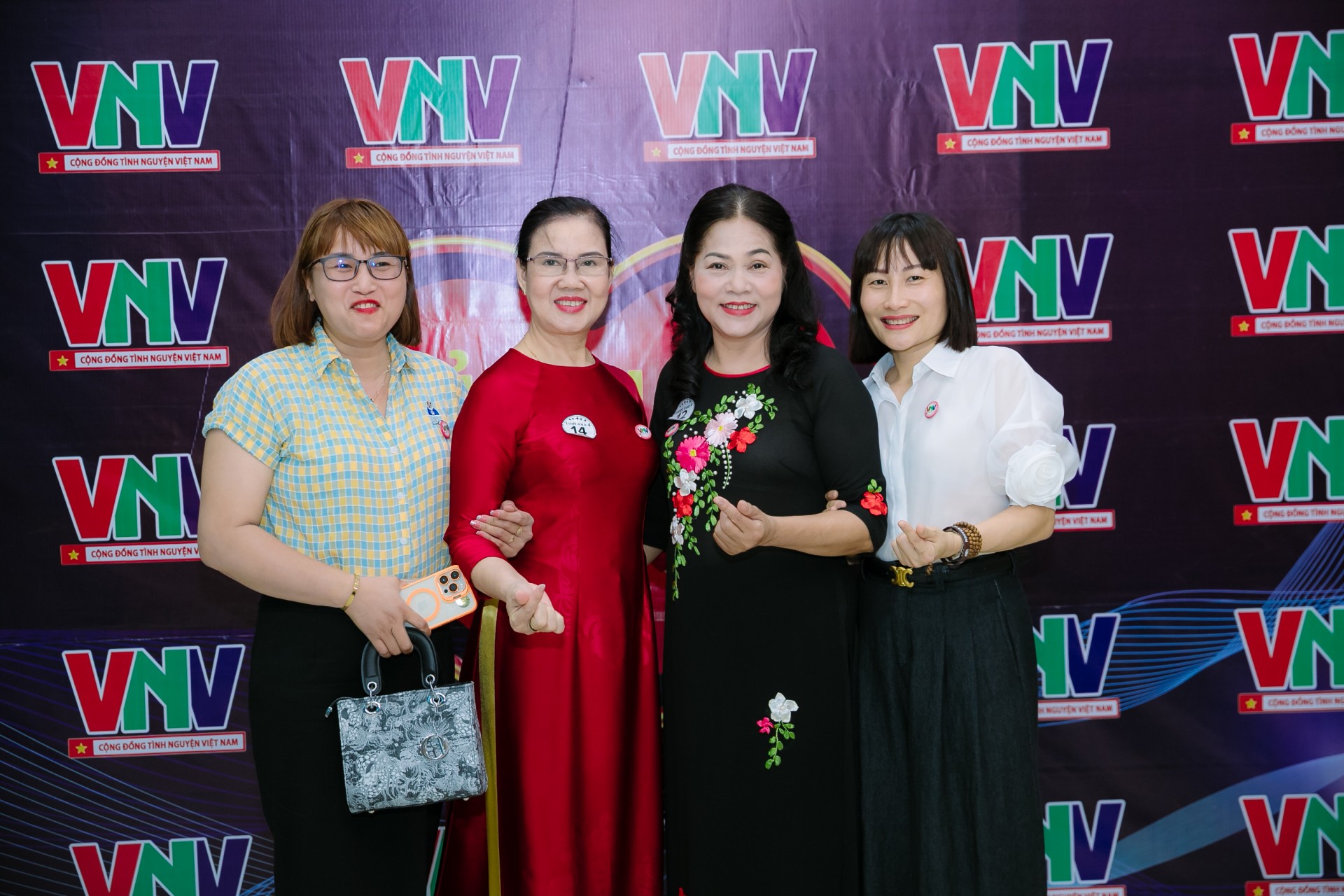 VNV kỷ niệm 8 năm: hành trình lan tỏa yêu thương trên khắp dải đất hình chữ S VNV kỷ niệm 8 năm: hành trình lan tỏa yêu thương trên khắp dải đất hình chữ S
