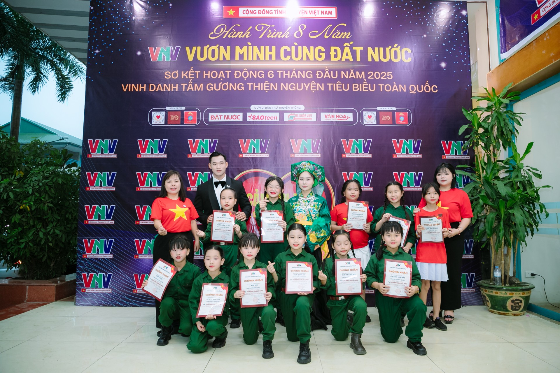 VNV kỷ niệm 8 năm: hành trình lan tỏa yêu thương trên khắp dải đất hình chữ S VNV kỷ niệm 8 năm: hành trình lan tỏa yêu thương trên khắp dải đất hình chữ S