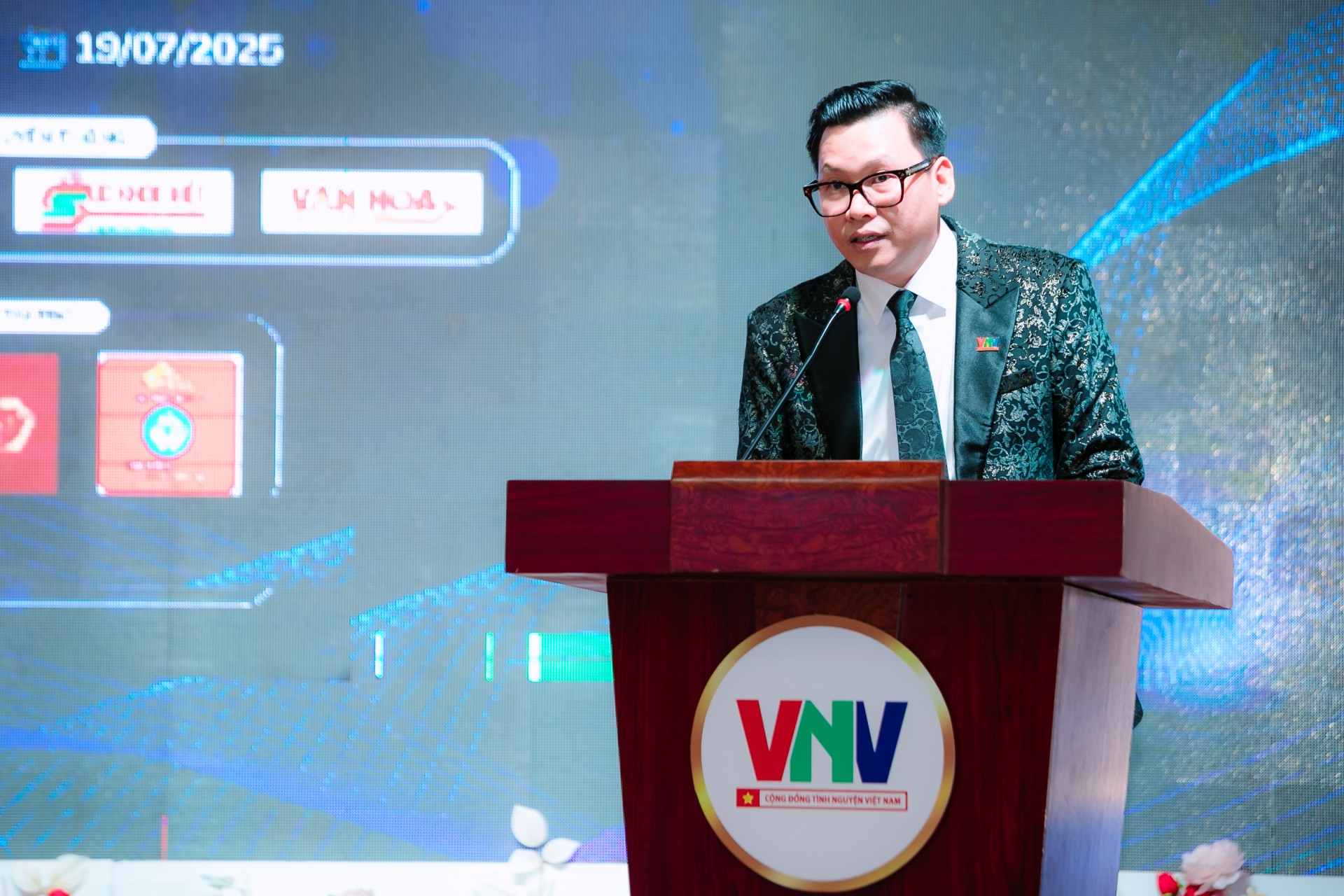 VNV kỷ niệm 8 năm: hành trình lan tỏa yêu thương trên khắp dải đất hình chữ S VNV kỷ niệm 8 năm: hành trình lan tỏa yêu thương trên khắp dải đất hình chữ S