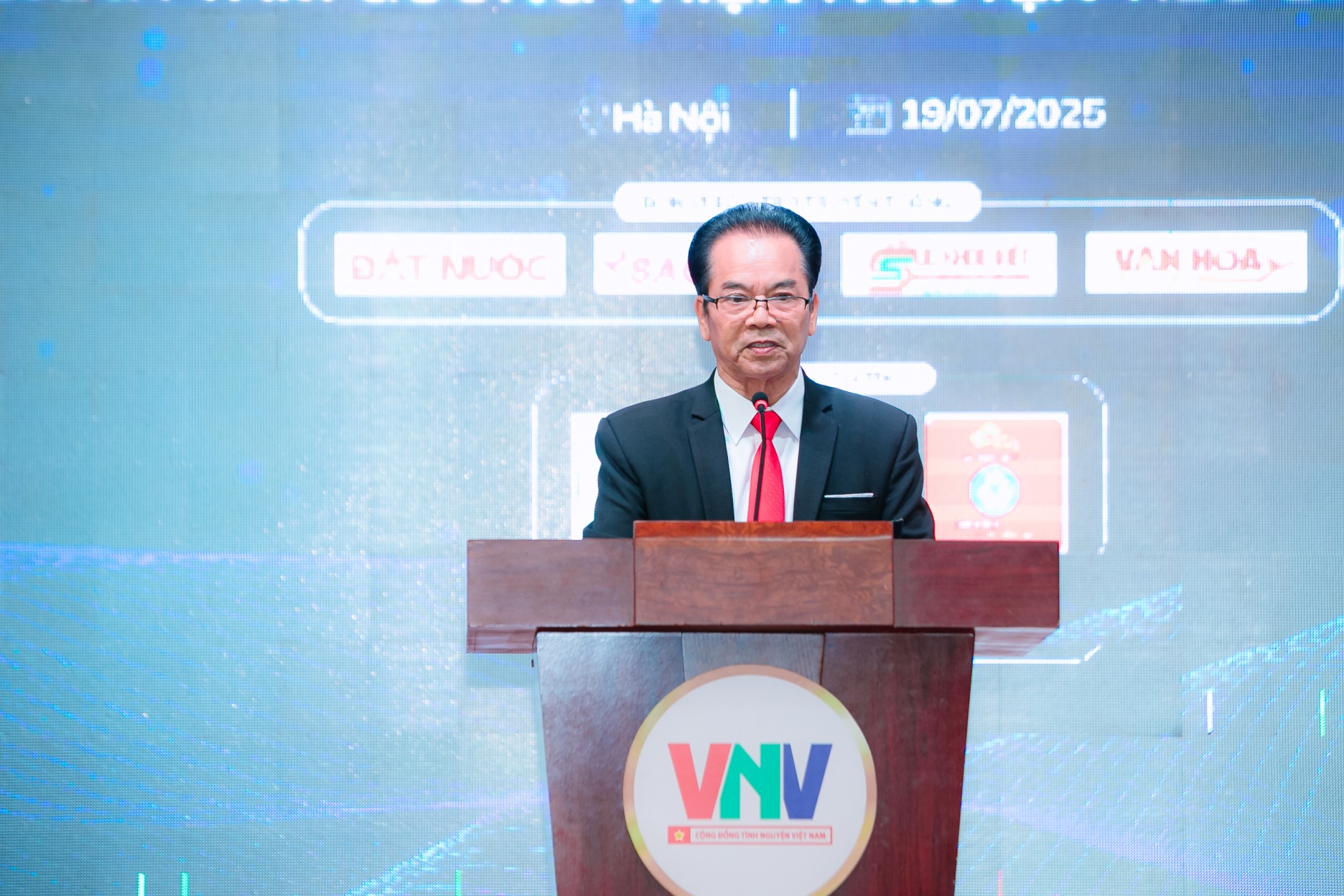 VNV kỷ niệm 8 năm: hành trình lan tỏa yêu thương trên khắp dải đất hình chữ S VNV kỷ niệm 8 năm: hành trình lan tỏa yêu thương trên khắp dải đất hình chữ S