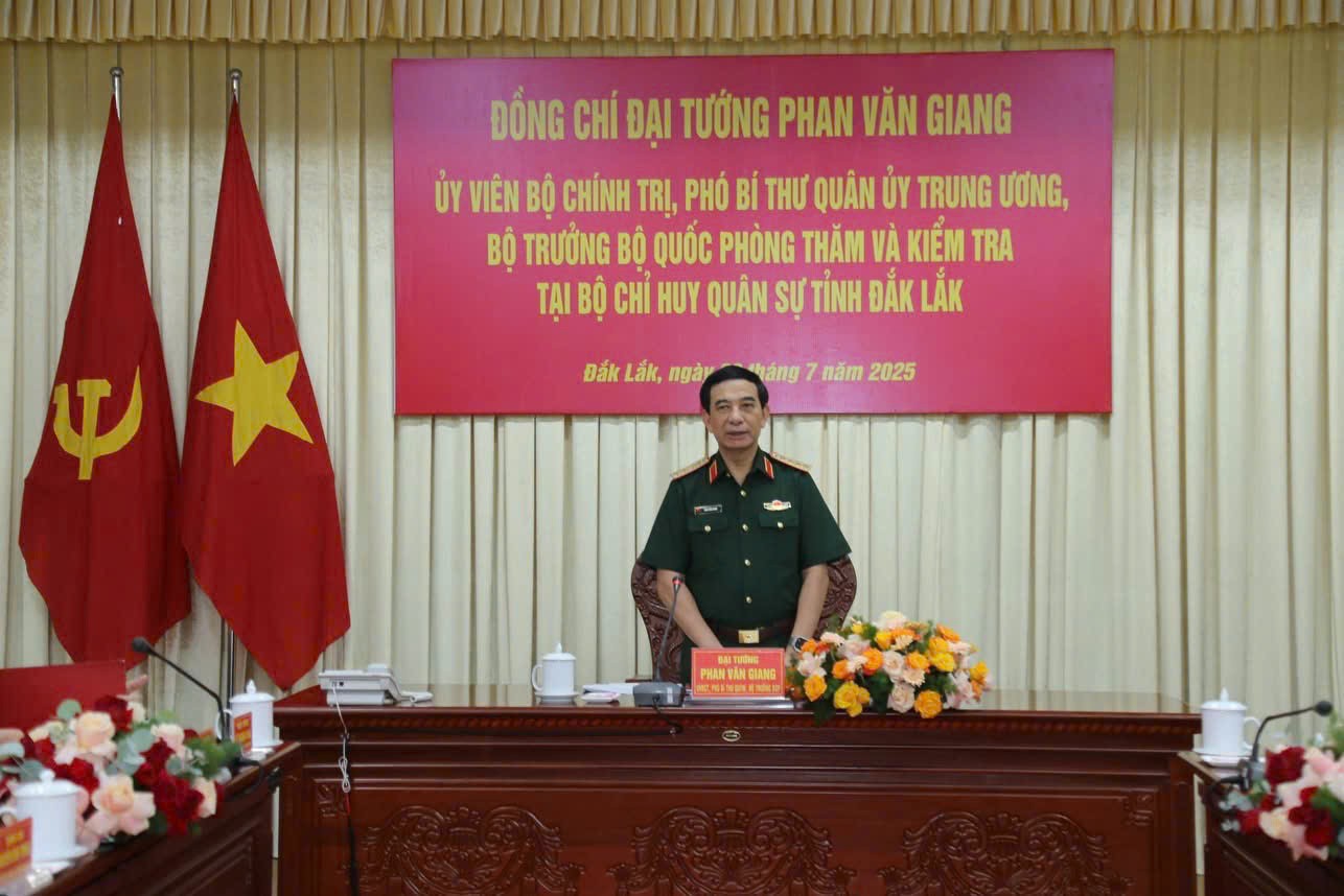 Đại tướng Phan Văn Giang thăm, tặng quà đối tượng chính sách trên địa bàn tỉnh Đắk Lắk