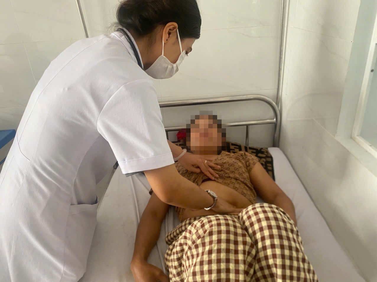 Đắk Lắk: Xã M’Đrắk ghi nhận nhiều trường hợp nghi ngờ ngộ độc thực phẩm