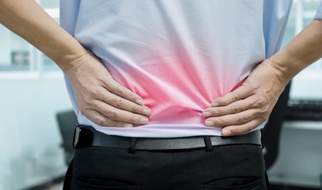 Cảnh báo bệnh lý cột sống do ngồi sai tư thế ở dân văn phòng