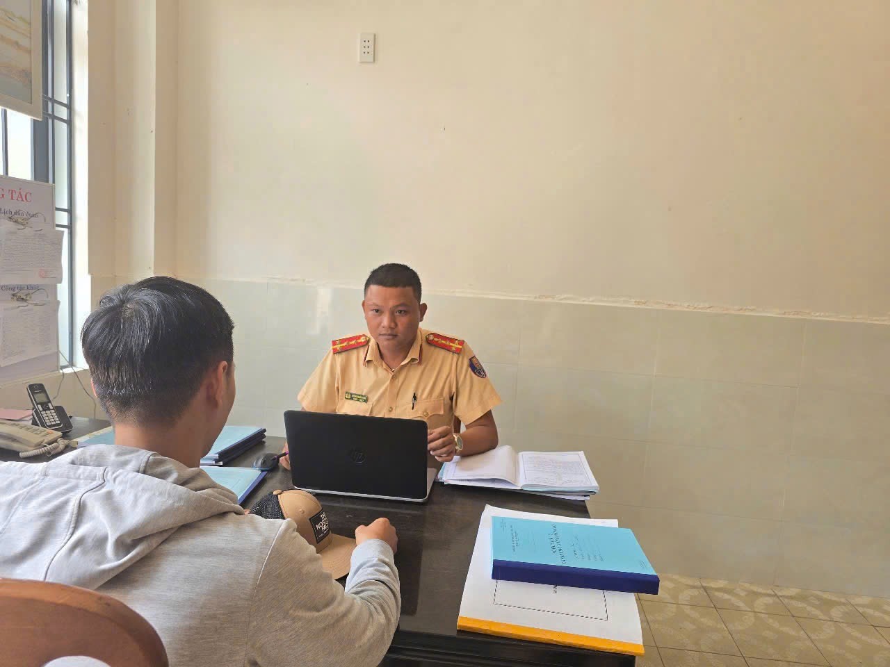 Đà Nẵng: Xử lý nghiêm ô tô dừng, đỗ vi phạm tại đường ngang đường sắt