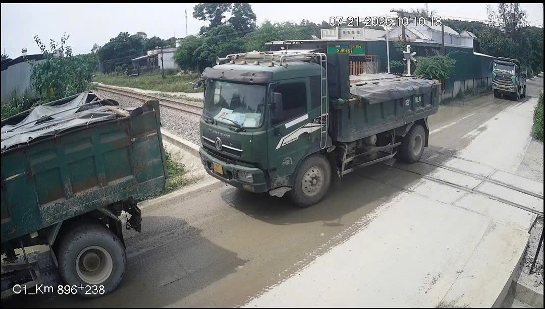Đà Nẵng: Xử lý nghiêm ô tô dừng, đỗ vi phạm tại đường ngang đường sắt