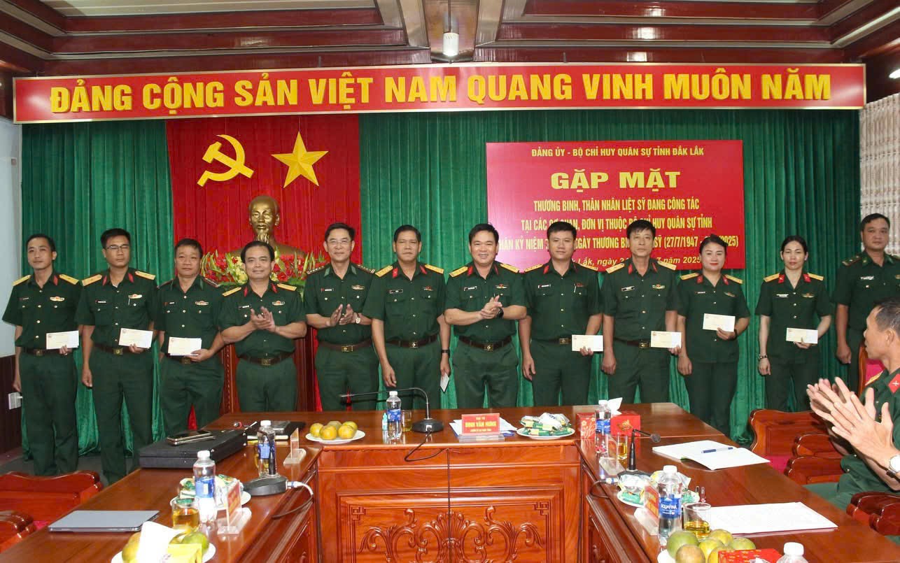Đắk Lắk: Đảng uỷ, Bộ chỉ huy Quân sự tỉnh gặp mặt thương binh, thân nhân liệt sĩ Đắk Lắk: Đảng uỷ, Bộ chỉ huy Quân sự tỉnh gặp mặt thương binh, thân nhân liệt sĩ
