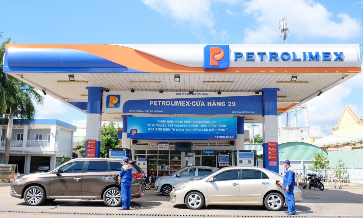 Petrolimex: Tăng tốc lợi nhuận, tiên phong lộ trình năng lượng xanh