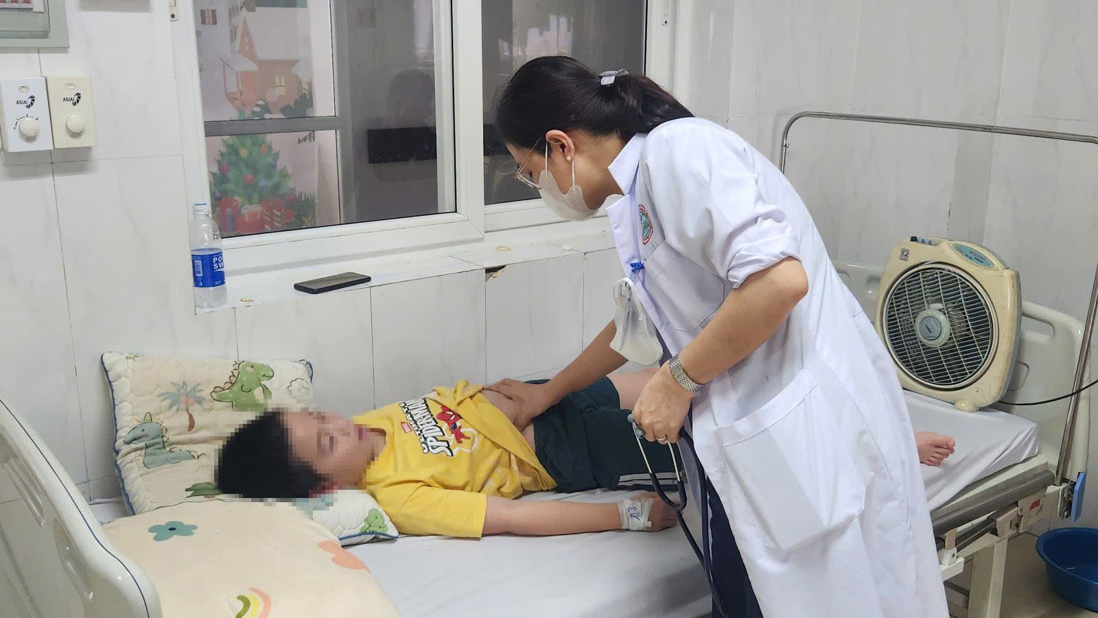 Sốt xuất huyết ở trẻ: Cần theo dõi sát sao đề phòng chuyển biến nặng Sốt xuất huyết ở trẻ: Cần theo dõi sát sao đề phòng chuyển biến nặng