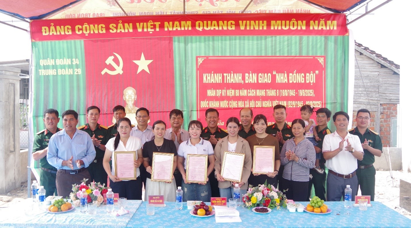 Gia Lai: Khánh thành và bàn giao Nhà đồng đội cho quân nhân có hoàn cảnh khó khăn Gia Lai: Khánh thành và bàn giao Nhà đồng đội cho quân nhân có hoàn cảnh khó khăn