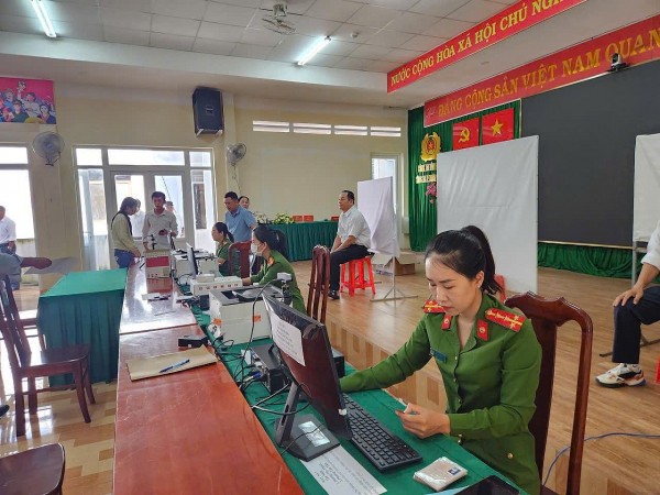 Đắk Lắk: Công an Phường Buôn Ma Thuột triển khai cao điểm thực hiện cấp đổi Thẻ Đảng viên