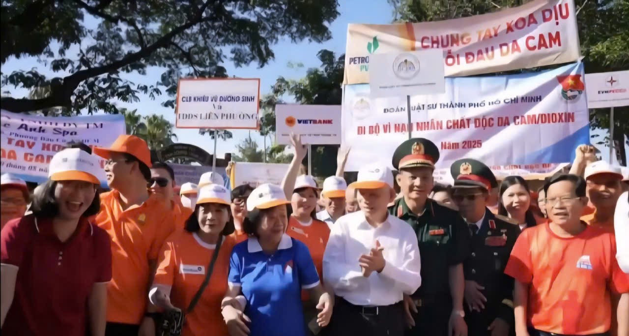 Gần 6.000 người tham gia đi bộ vì nạn nhân chất độc da cam tại TP.HCM Gần 6.000 người tham gia đi bộ vì nạn nhân chất độc da cam tại TP.HCM