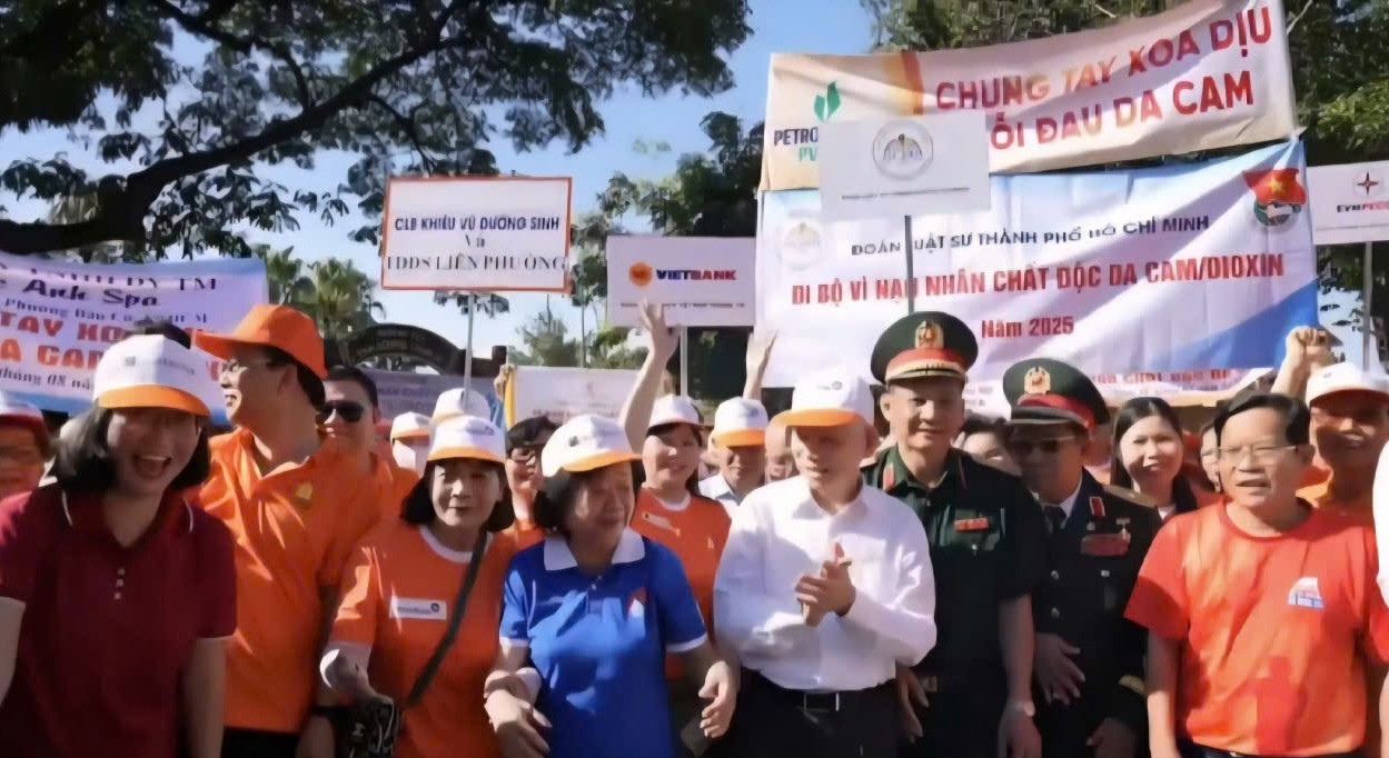Gần 6.000 người tham gia đi bộ vì nạn nhân chất độc da cam tại TP HCM
