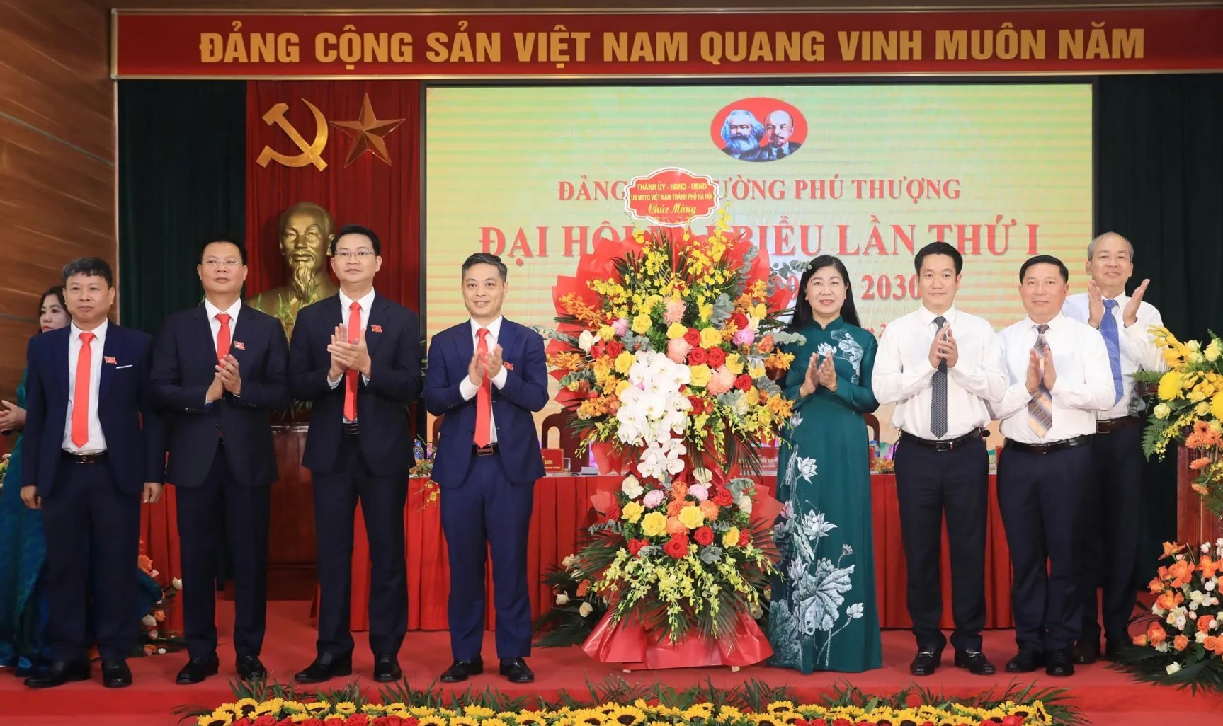 Phường Phú Thượng tổ chức Đại hội đại biểu Đảng bộ lần thứ I: Hướng tới “điểm sáng” về không gian sống và văn hóa của Thủ đô Phường Phú Thượng tổ chức Đại hội đại biểu Đảng bộ lần thứ I: Hướng tới “điểm sáng” về không gian sống và văn hóa của Thủ đô