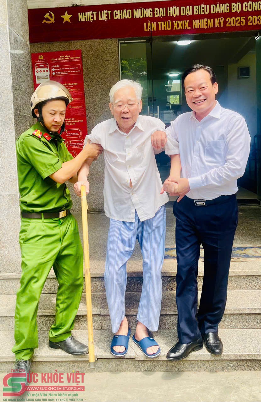 Phường Hồng Hà – Hà Nội: Bài học về sự quyết liệt trong cấp đổi thẻ đảng viên điện tử Phường Hồng Hà – Hà Nội: Bài học về sự quyết liệt trong cấp đổi thẻ đảng viên điện tử