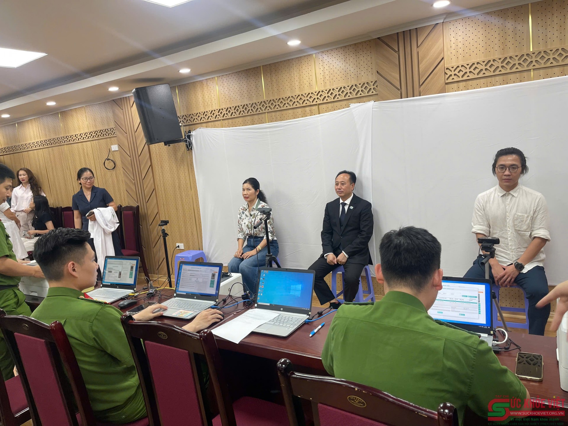 Phường Hoàn Kiếm: Sáng tạo, đẩy nhanh tiến độ cấp đổi thẻ đảng viên