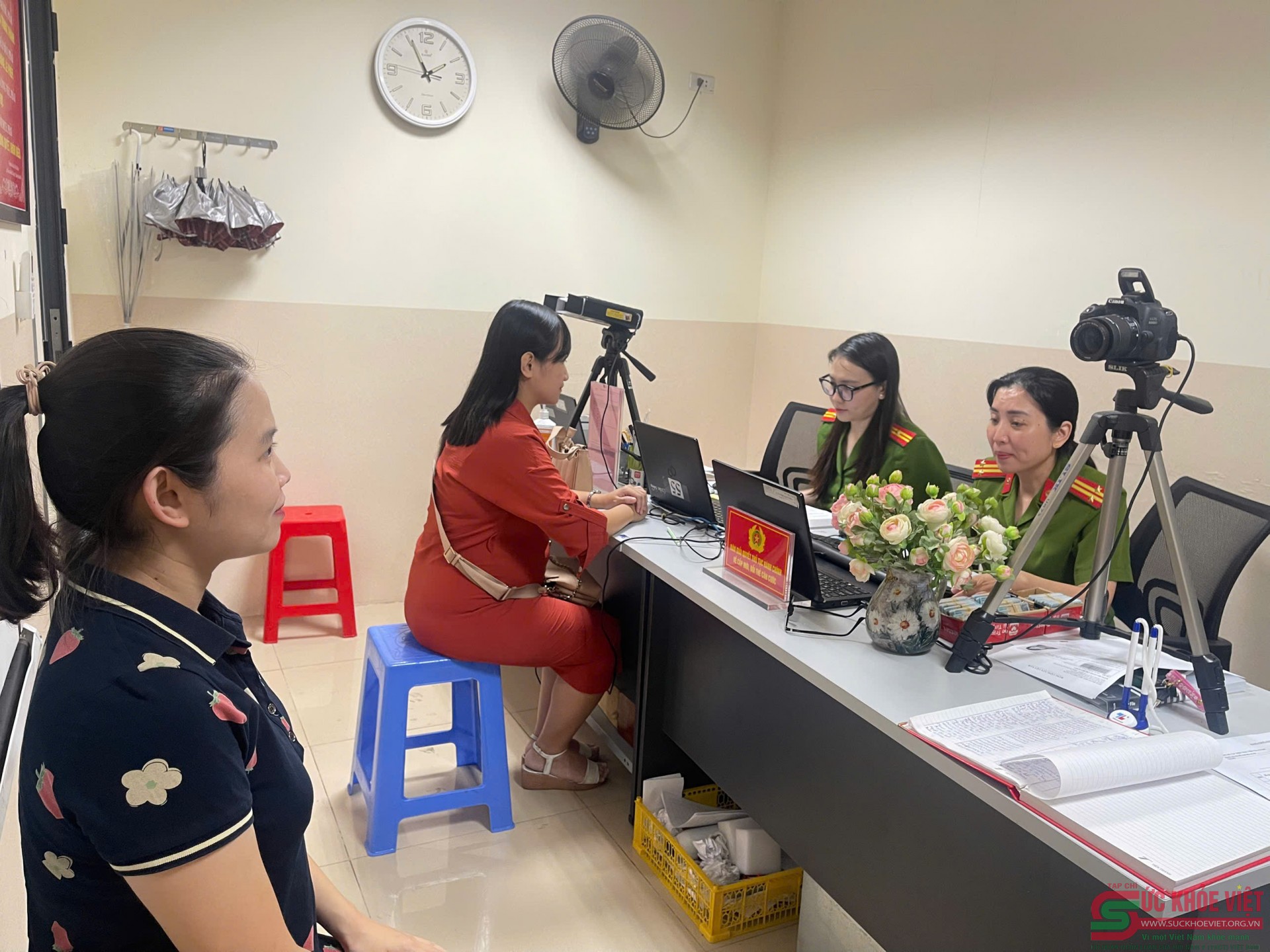 Phường Hoàn Kiếm: Sáng tạo, đẩy nhanh tiến độ cấp đổi thẻ đảng viên