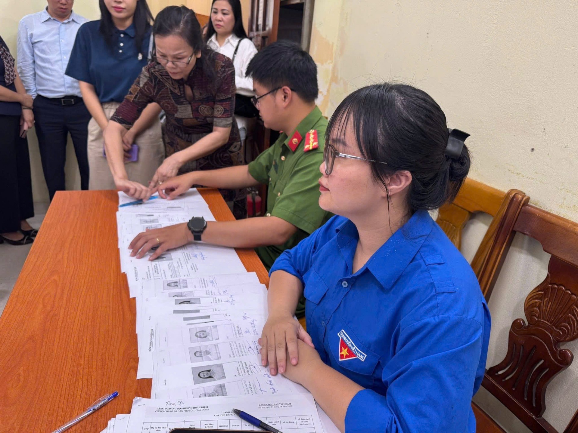 Phường Hoàn Kiếm: Sáng tạo, đẩy nhanh tiến độ cấp đổi thẻ đảng viên