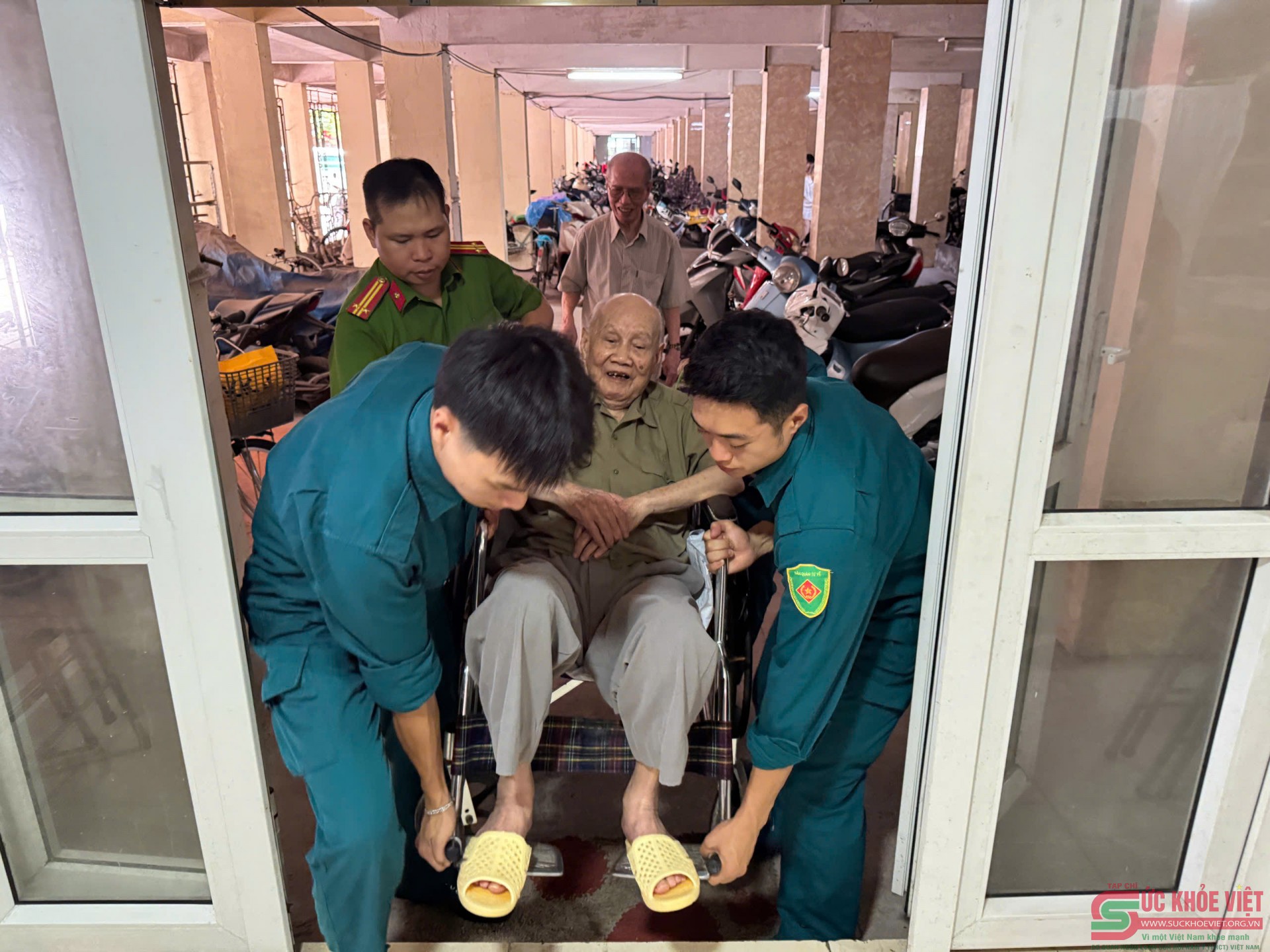 Phường Hoàn Kiếm: Sáng tạo, đẩy nhanh tiến độ cấp đổi thẻ đảng viên