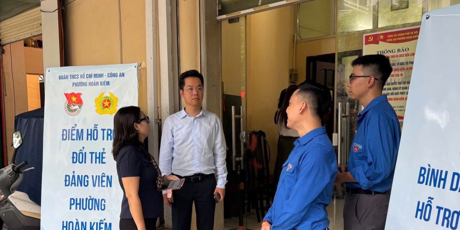 Phường Hoàn Kiếm: Sáng tạo, đẩy nhanh tiến độ cấp đổi thẻ đảng viên