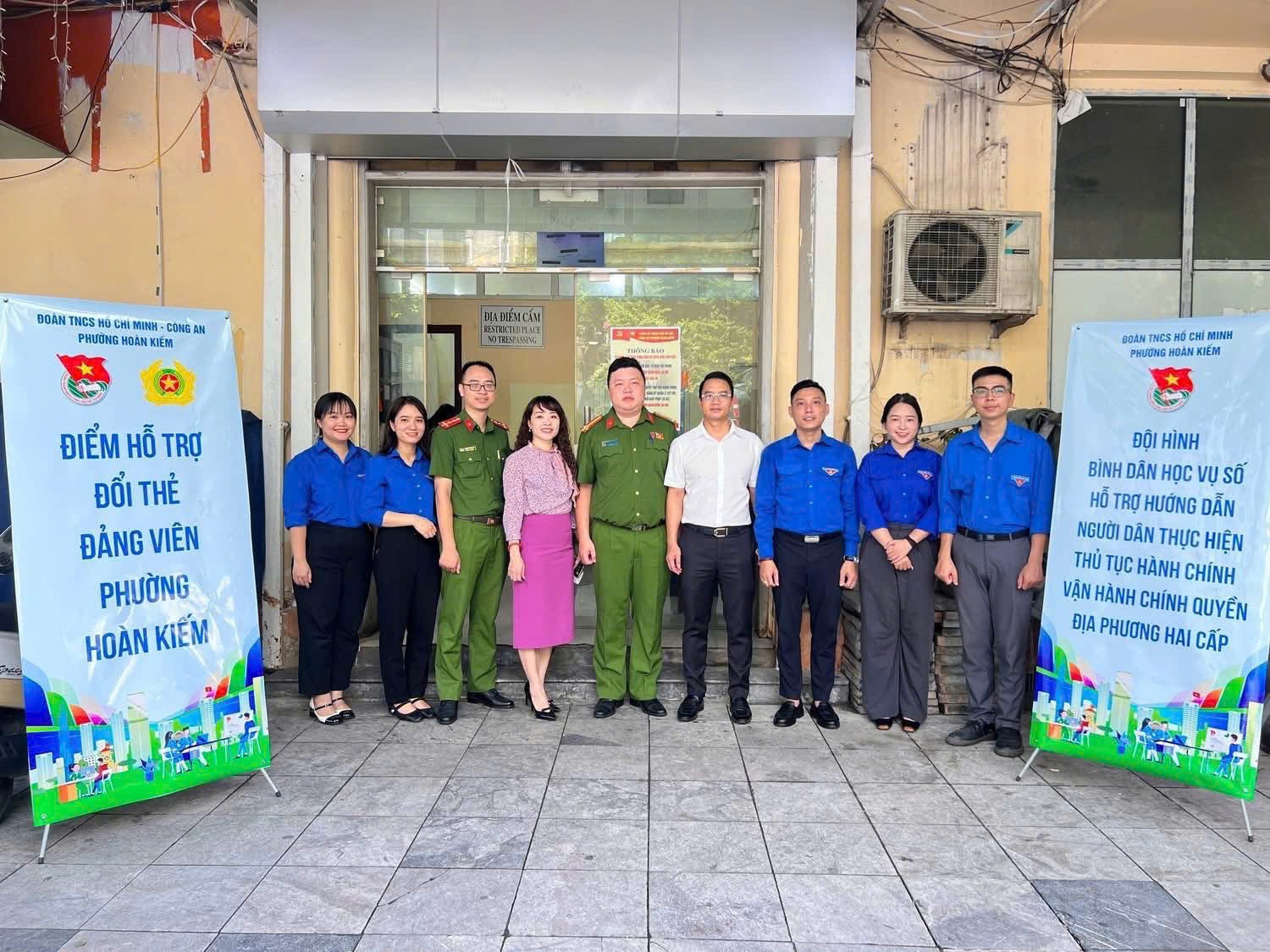 Hoàn Kiếm: Sáng tạo, đẩy nhanh tiến độ cấp đổi thẻ đảng viên