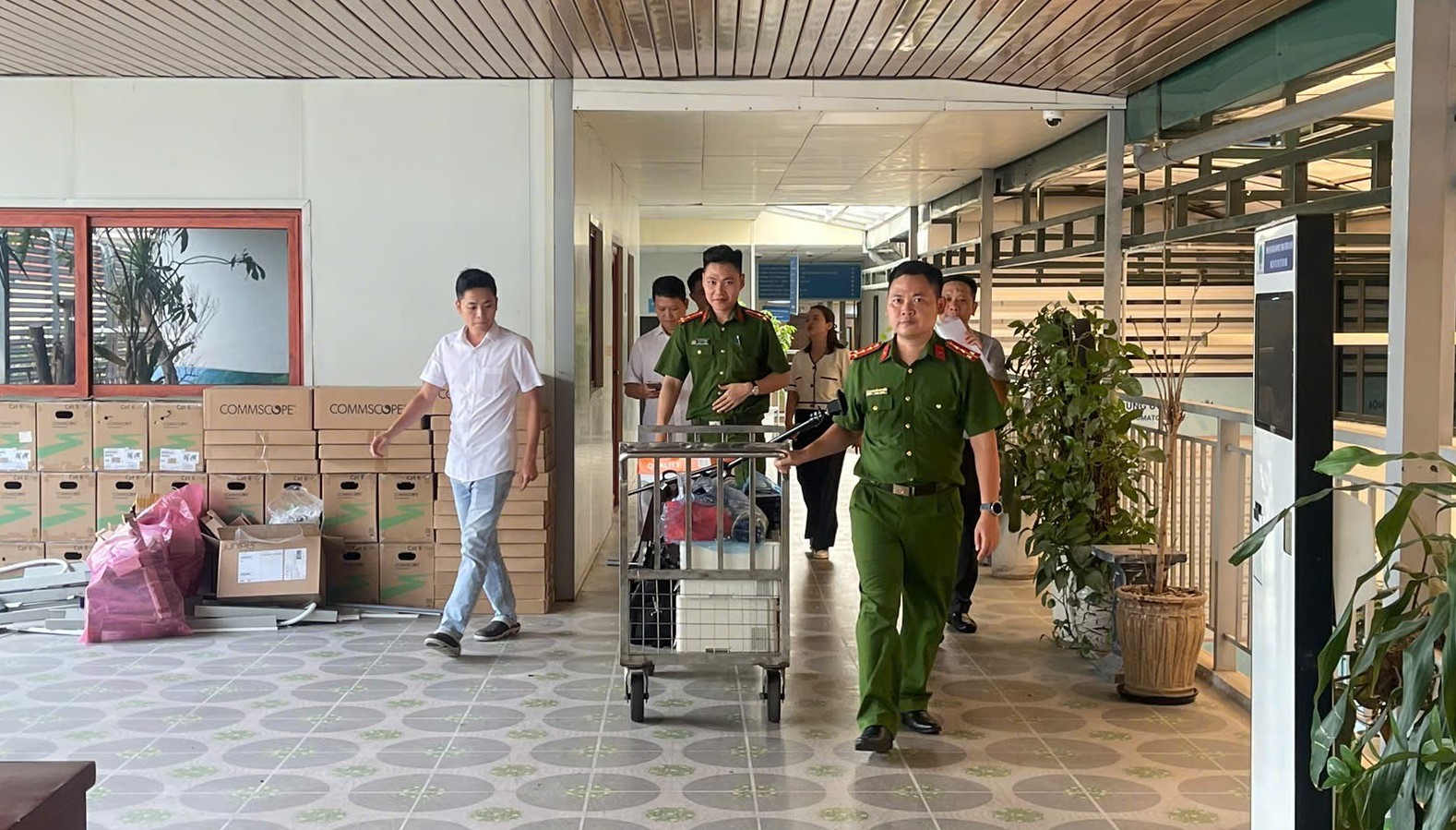 Phường Hoàn Kiếm: Sáng tạo, đẩy nhanh tiến độ cấp đổi thẻ đảng viên