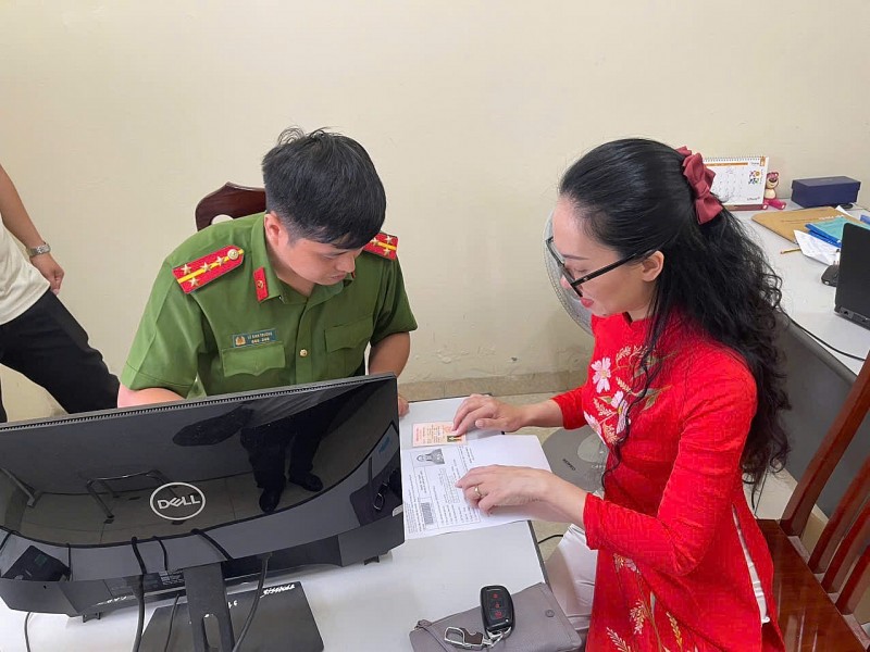 Phường Hồng Hà – Hà Nội: Bài học về sự quyết liệt trong cấp đổi thẻ đảng viên điện tử Phường Hồng Hà – Hà Nội: Bài học về sự quyết liệt trong cấp đổi thẻ đảng viên điện tử