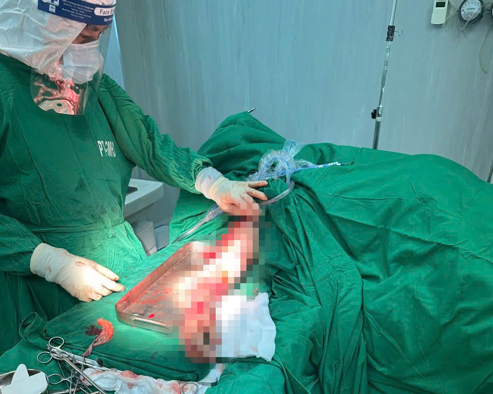 Đắk Lắk: Các cơ sở y tế tích cực cấp cứu, điều trị cho các bệnh nhân trong vụ tai nạn lật xe khách