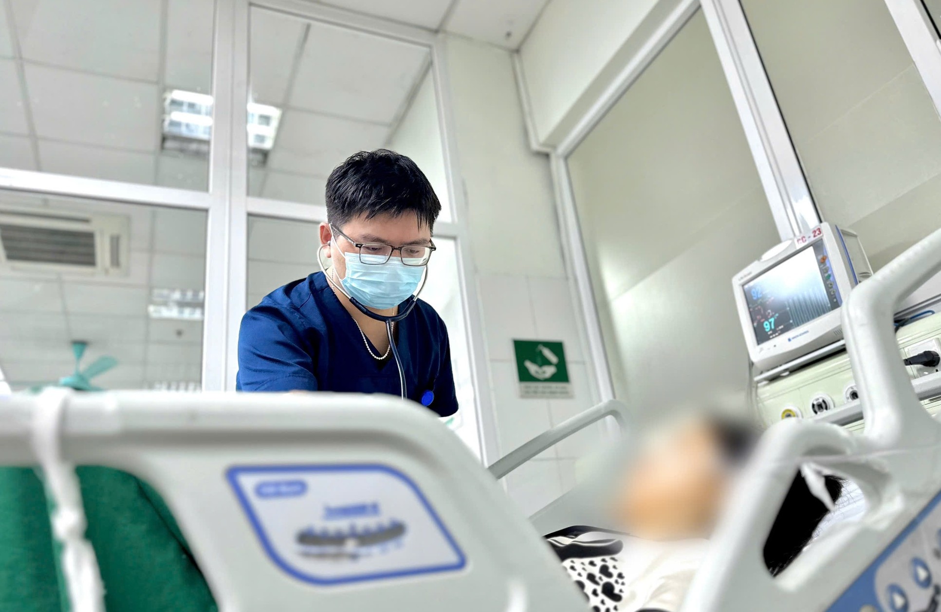 Cảnh báo nhiều bệnh nhân mắc sốt rét ác tính khi trở về từ nước ngoài