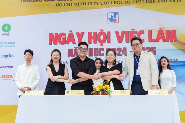 Hợp tác Doanh nghiệp và Công ty: Một bước tiến đổi mới ngành Livestream cho tương lai