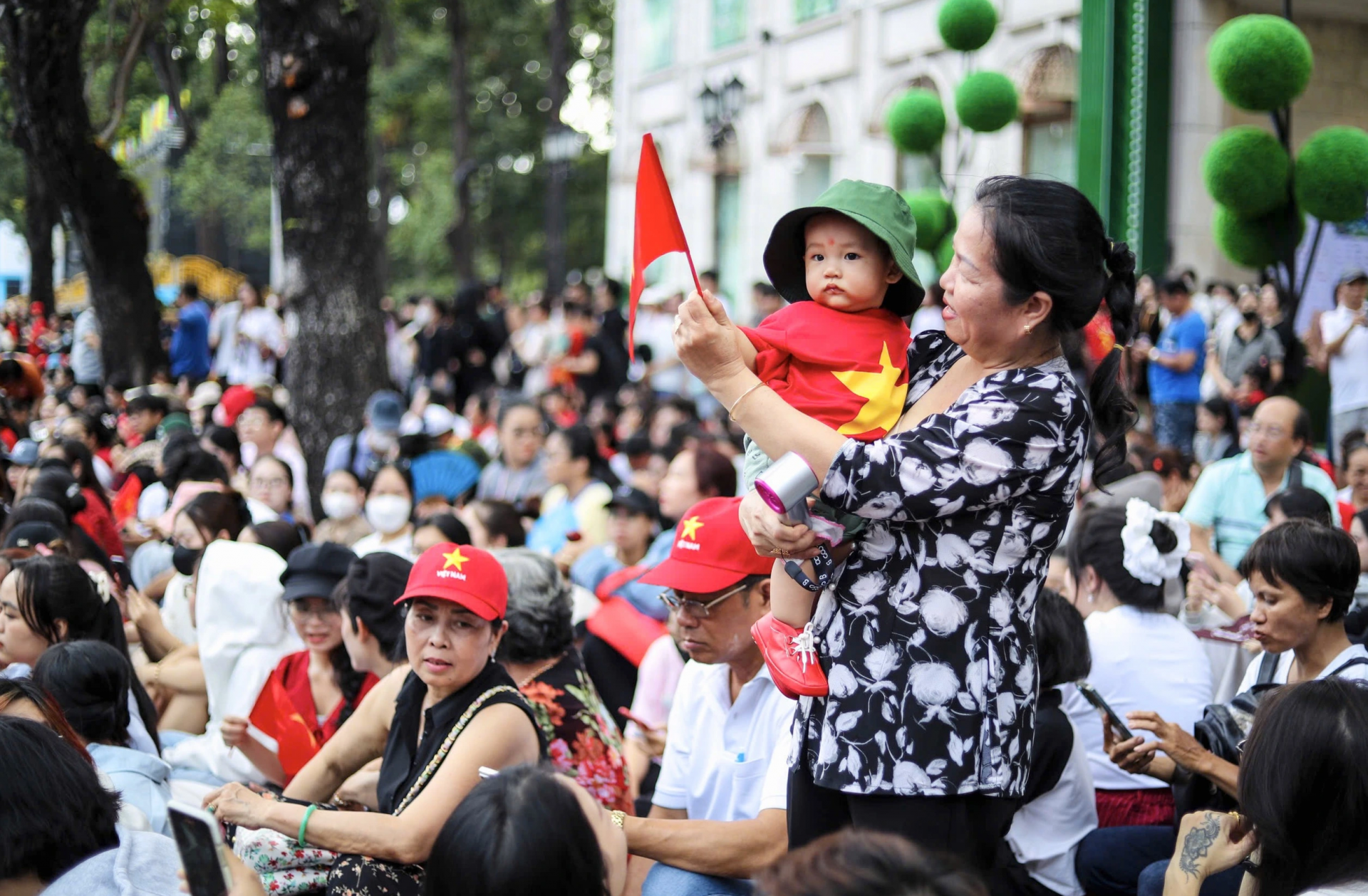 Bảo đảm công tác y tế phục vụ người dân đi xem diễu binh, diễu hành